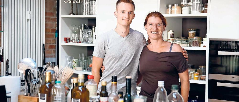 Erst festhalten, dann loslassen. Steffi Metz und ihr Sohn Max werden sich bald eine Weile nicht sehen. Sie reist durch Südafrika, während er das Potsdamer Geschäft erweitert.