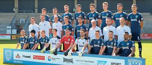 Angetreten zur neuen Saison. In der schnelllebigen Fußballwelt ist das kürzlich gemachte Mannschaftsfoto des SV Babelsberg 03 nicht mehr aktuell, denn die jüngst verpflichteten Spieler fehlen noch. Ein neues Fotoshooting steht schon auf dem Plan.