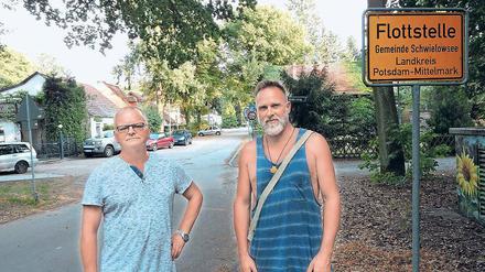 Engagiert. Norbert Wilczek (l.) und Volker Jelken sind Gründungsmitglieder des Vereins Pro Flottstelle, der die Siedlung hinter Caputh mit einer Petition wieder aufwerten will.