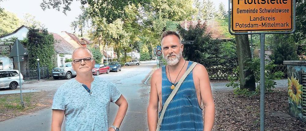 Engagiert. Norbert Wilczek (l.) und Volker Jelken sind Gründungsmitglieder des Vereins Pro Flottstelle, der die Siedlung hinter Caputh mit einer Petition wieder aufwerten will.