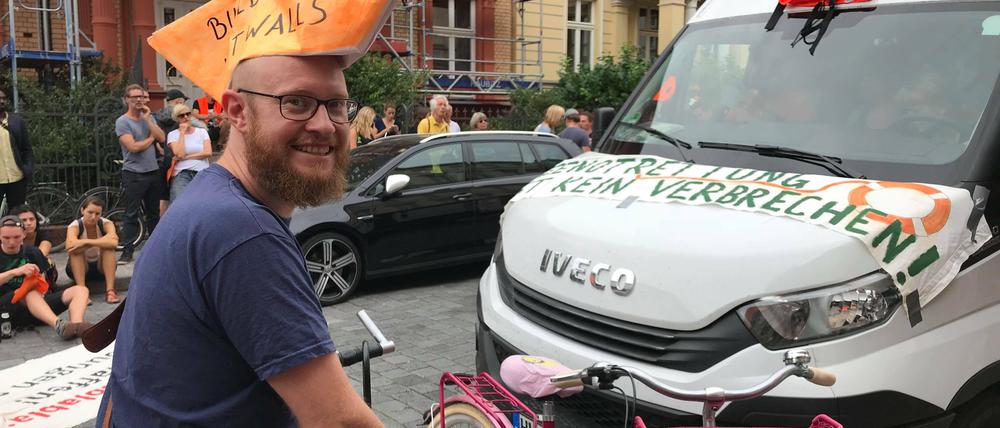 Gestern und heute: Das gedenken an die Mauertoten der innerdeutschen Grenze nahmen die Demonstranten zum Anlass, den heutigen Umgang mit den Menschen auf der Flucht zu kritisieren.