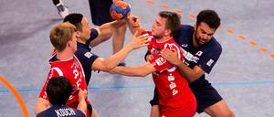 Ab durch die Mitte. Gegen Japan fand der VfL vor allem über die Kreisposition zum Erfolg. Im Duell mit den körperlich deutlich robusteren Füchsen war das kein probates Mittel mehr.