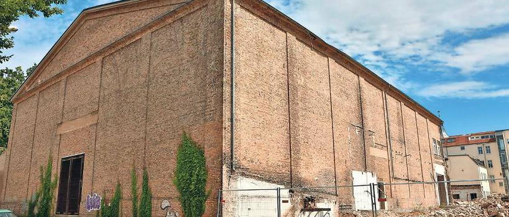 Denkmal. Auch das von 1939 stammende Atelierhaus am Knick der Wollestraße wird zum Wohnhaus umgebaut. Das Bild rechts zeigt das Areal aus der Luft.