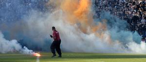 Eklat. Chaoten im SVB-Fanblock hatten mit Pyro-Attacken beim Landespokalfinale 2018 gegen Energie Cottbus die Siegerehrung der Cottbuser verhindert.