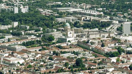 In Veränderung begriffen. Potsdams Mitte wird neu gestaltet. Doch dies sei keine neue Entwicklung, sondern wurde vom Stadtparlament schon kurz nach der Wende beschlossen, sagt Barbara Kuster – lange bevor prominente Neubürger in die Stadt zogen.