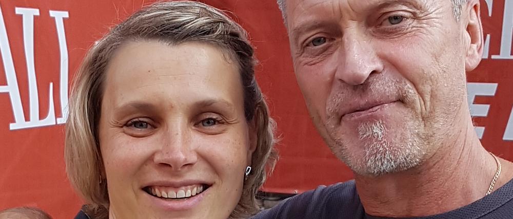 Verspätete Ehre. Claudia Grunwald mit Gold und ihrem damaligen Trainer Frank Möller.