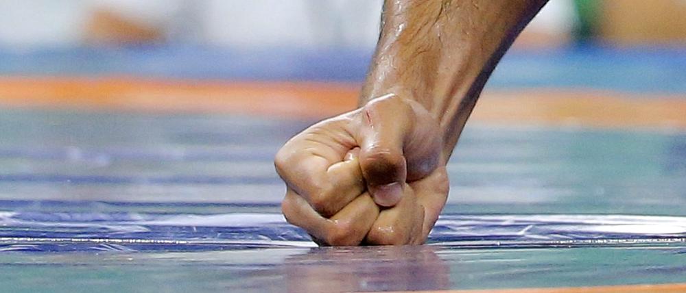 Mattenkampf. Ringen gehört zu den ältesten Olympischen Sportarten.