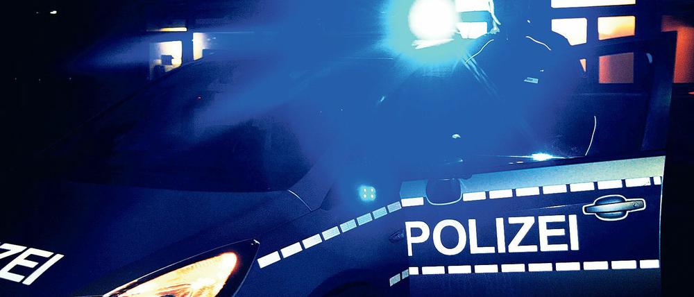 Zufallstreffer. Den Schläger aus Nuthetal nahm die Polizei vorläufig in Gewahrsam. Bei einer Durchsuchung der Person fanden sie zudem ein Tütchen mit Drogen. Foto: Kitty Kleist-Heinrich