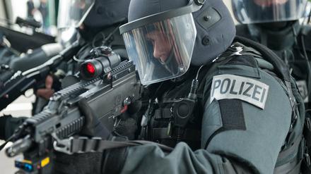 Beamte eines Spezialeinsatzkommandos (SEK) der Polizei.