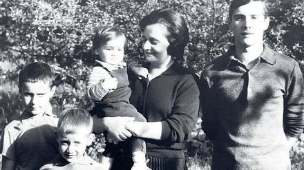 Familie Brasch. Peter und Marion mit Eltern Gerda und Horst Brasch