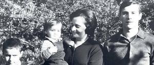 Familie Brasch. Peter und Marion mit Eltern Gerda und Horst Brasch