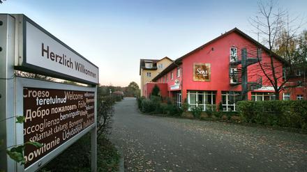 Wie geht es weiter? Seit 2016 soll aus dem alten Hotel ein Flüchtlingsheim werden, doch der Brandschutz macht Probleme.