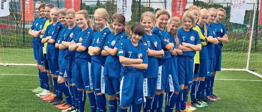 In der Ferne zusammengeschweißt. Die 12-jährigen Kickerinnen von Turbine Potsdam machten einen sportlichen Trip nach China.