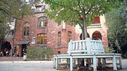 Altes Gemäuer. Das Rote Haus in der Großen Weinmeisterstraße. Fotos, Repro: M. Müller