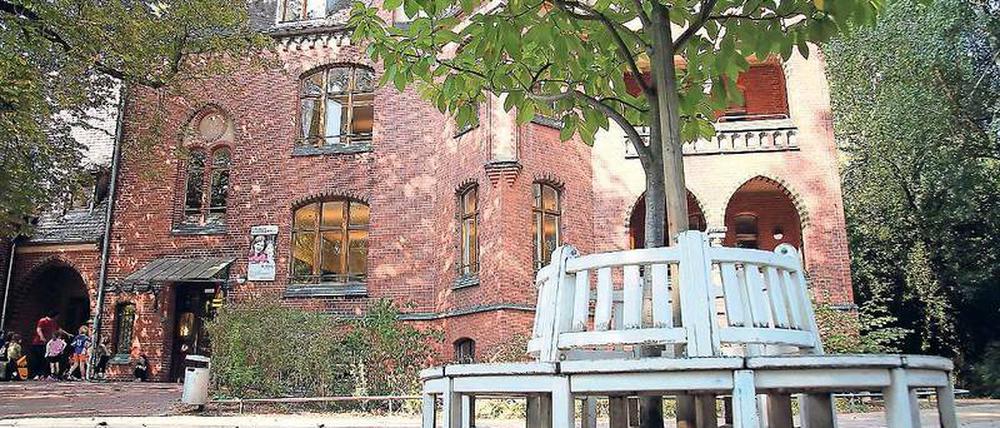 Altes Gemäuer. Das Rote Haus in der Großen Weinmeisterstraße. Fotos, Repro: M. Müller