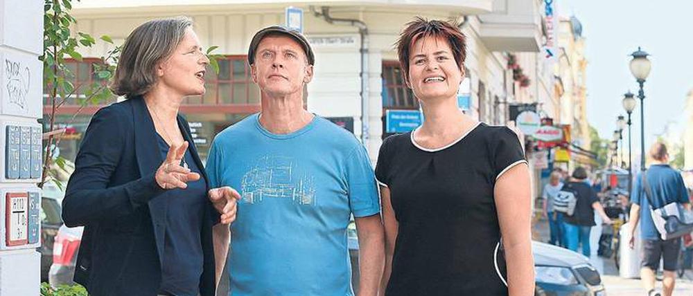Im Dialog. HOT-Intendantin Bettina Jahnke, Kommunikationsleiter Björn Achenbach und Dramaturgin Alexandra Engelmann in der Innenstadt.