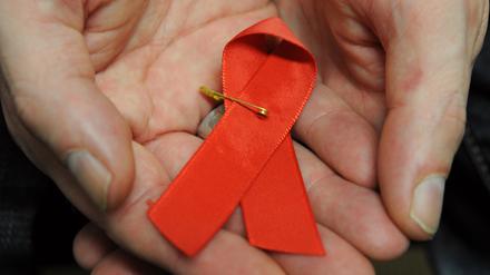 Symbol einer Krankheit. In Brandenburg gibt es geschätzte 470 HIV-Kranke. Von ihrer Erkrankung wissen aber nur etwa 150 Betroffene. 