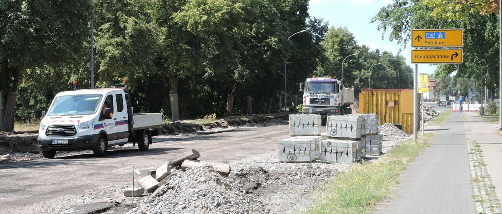 Bauarbeiten Potsdamer Allee Straße Stahnsdorf Pflaster.