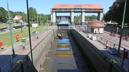 Schleuse Kleinmachnow (Klaer)Wegen nBauarbeiten wurde die Mittelkammer der Schleuse fast vollständig entleert.