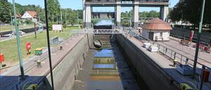 Schleuse Kleinmachnow (Klaer)Wegen nBauarbeiten wurde die Mittelkammer der Schleuse fast vollständig entleert.