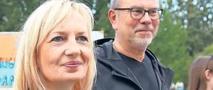 OB-Kandidatin Martina Trauth mit ihrem Lebenspartner vor dem OB-Talk der PNN.