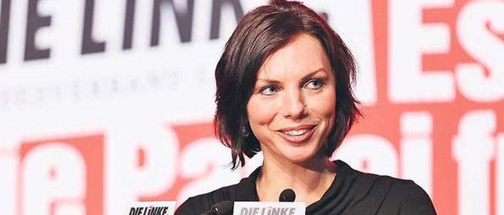 Aus Sachsen nach Brandenburg. Susanna Karawanskij, Politikwissenschaftlerin aus Leipzig, soll das Gesundheitsministerium in Potsdam nach dem Rücktritt von Parteikollegin Diana Golze (Linke) führen und den Pharmaskandal weiter aufklären.
