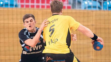 Musste kräftig zupacken. VfL-Spieler Robin Huntz im Abwehrmodus. 