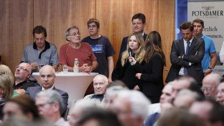 Fragen stellen. Zuschauer beim PNN-Wahltalk in der IHK Potsdam.