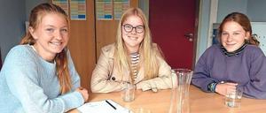 Luca Parussel, Amelie Beger und Jule Weber (von links) besuchen die elfte Klasse der neuen Schule. 