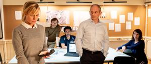 Verzwickt. Sophie Pohlmann (Katrin Jeahne, l.) und Luna Kunath (Caroline Erikson, r.) ermitteln in Potsdam: Wer ist für den Mord in der Waschanlage verantwortlich?