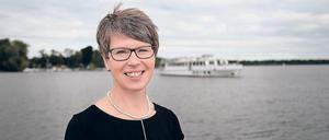 In den Schwielowsee verliebt. Schon als Studentin kam Kerstin Hoppe nach Ferch und Caputh, damals habe sie sich in die Region verliebt. Seit 1993 lebt sie in Caputh. Ihr Lieblingsort ist aber die Fercher Seewiese, von der aus man freien Blick aufs Wasser hat. Foto: Martin Müller