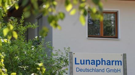 ARCHIV - 23.08.2018, Brandenburg, Blankenfelde-Mahlow: Das Gebäude der Lunapharm Deutschland GmbH. Im Brandenburger Arzneimittelskandal haben die Laboruntersuchungen keine Hinweise auf Mängel bei den beschlagnahmten Medikamenten ergeben. (zu dpa «Pharma-Skandal: Labore weisen keine Mängel nach» vom 19.09.2018) Foto: Patrick Pleul/ZB/dpa +++ dpa-Bildfunk +++