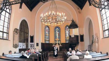 Potsdamer Glaubensatlas. „Glaube in Potsdam“ kartografiert in zwei Bänden Potsdamer Gemeinden verschiedener Religion und Konfession. Erzählt werden unter anderem Geschichten aus der evangelischen Gemeinde in der Dorfkirche Marquardt.
