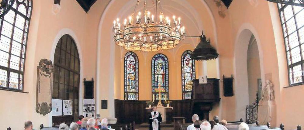 Potsdamer Glaubensatlas. „Glaube in Potsdam“ kartografiert in zwei Bänden Potsdamer Gemeinden verschiedener Religion und Konfession. Erzählt werden unter anderem Geschichten aus der evangelischen Gemeinde in der Dorfkirche Marquardt.