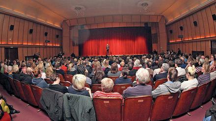 In den Neuen Kammerspielen in Kleinmachnow soll es eine Tanzveranstltung mit Oper geben. 
