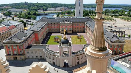 Ein Teil des Landesrechnungshofs soll bereits 2019 aus dem Landtagsschloss ausziehen.