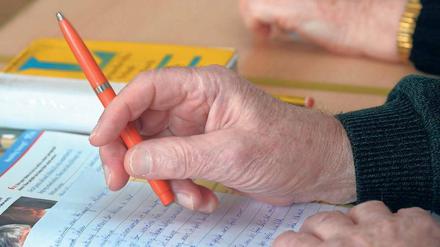 Man lernt nie aus. Die Vielfalt der Weiterbildungsangebote hängt aber stark von der Region ab. Die Bertelsmann- Studie konstatiert ein deutliches Gefälle von West nach Ost. In Baden-Württemberg gibt es deutlich mehr Möglichkeiten als in Brandenburg.