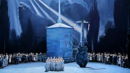 Bayreuth im Juli 2018: Das Bühnenbild zu Wagners "Lohengrin" hat das Künstlerpaar Neo Rauch und Rosa Loy gestaltet. 