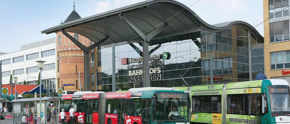Der Haupteingang in den Potsdamer Bahnhof ist derzeit gesperrt