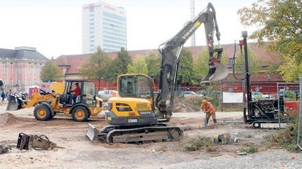 Nach mehreren Verzögerungen haben die Bauarbeiten für das Musikerhaus in der Schwertfegerstraße begonnen.