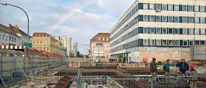 Der nächste Schritt. Am Donnerstag haben die Bauarbeiten für die Bodenplatte des Garnisonkirchenturms begonnen. Günstige Witterung vorausgesetzt sollen sie bis Mitte November abgeschlossen sein. 