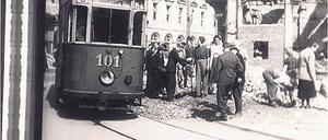 Stadt in Trümmern. Aufräumarbeiten im Jahre 1945 in Potsdam. 