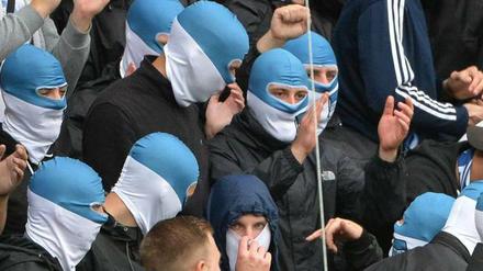Vermummte Fans von Hertha BSC.  