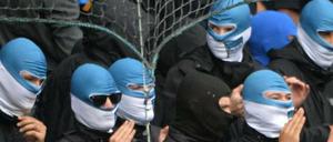 Vermummte Fans von Hertha BSC.