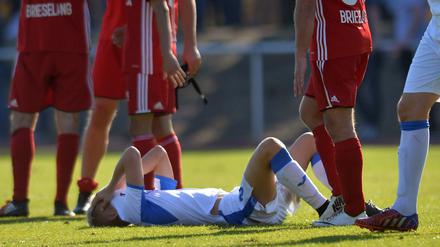 Am Boden. Trotz Überlegenheit verloren die RSV-Kicker gegen den Favoriten aus Brieselang und waren nach Abpfiff entsprechend niedergeschlagen. 