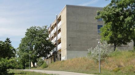 Das einstige Lehrlingswohnheim in Werder (Havel) ist inzwischen saniert. Dort sollen Flüchtlingsfamilien unterkommen. Wann, ist aber noch offen.