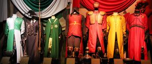 Kurz vor dem Spiel. Quidditch-Kostüme in der Hary Potter-Ausstellung in Potsdam Babelsberg.