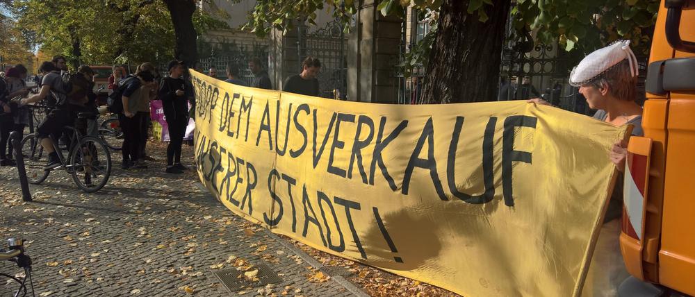 Protest von Sympathisanten nach der Urteilsverkündung gegen FH-Besetzer vor dem Amtsgericht.
