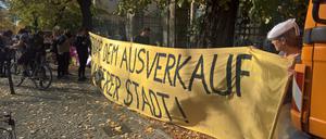 Protest von Sympathisanten nach der Urteilsverkündung gegen FH-Besetzer vor dem Amtsgericht.