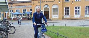 Er will nicht mit dem Kopf durch die Wand, erklärt Mirbach seine Entscheidung mit der Vertragsunterzeichnung noch zu warten. 